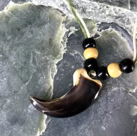 Коготь «Защитный» — подвеска на вощеном шнурке | Таёжная лавка Тамга