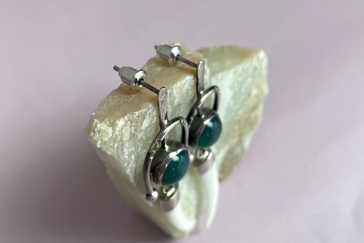 Серьги «Степная красавица» из клыка кабарги и халцедона - Серьги