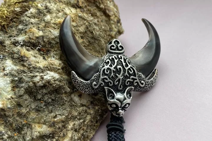 Коготь медведя двойной «Летучая мышь» - подвеска - Подвески