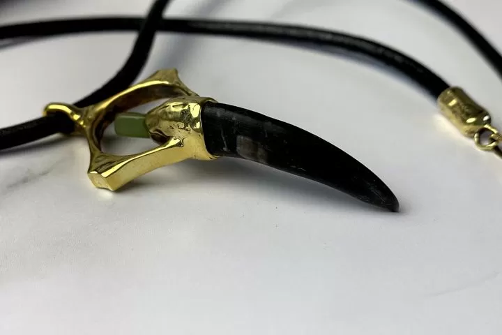 Подвеска «Ореол» - коготь нерпы и нефрит - Подвески