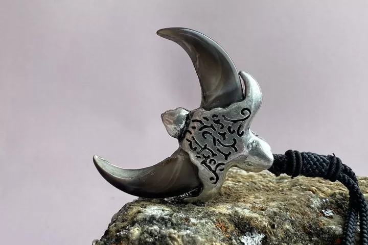 Коготь медведя двойной «Летучая мышь» - подвеска - Подвески