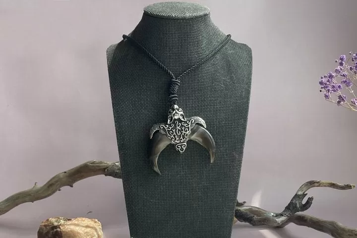 Коготь медведя двойной «Летучая мышь» - подвеска - Подвески