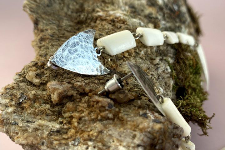 Серьги «Стрела» с клыками кабарги - Серьги