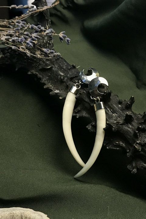 Серьги «Луна» с клыками кабарги